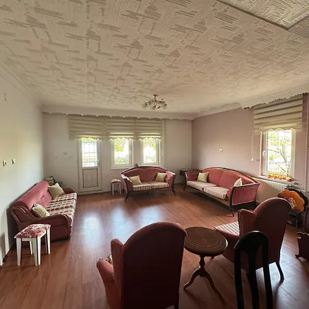 Balloons View Cozy Garden In Cappadocia Villa