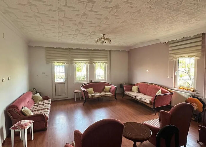 Balloons View Cozy Garden In Cappadocia Вилла