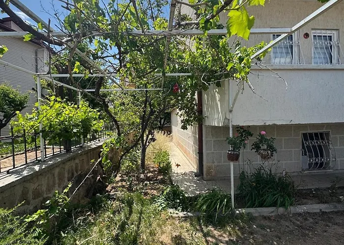 Balloons View Cozy Garden In Cappadocia Вилла